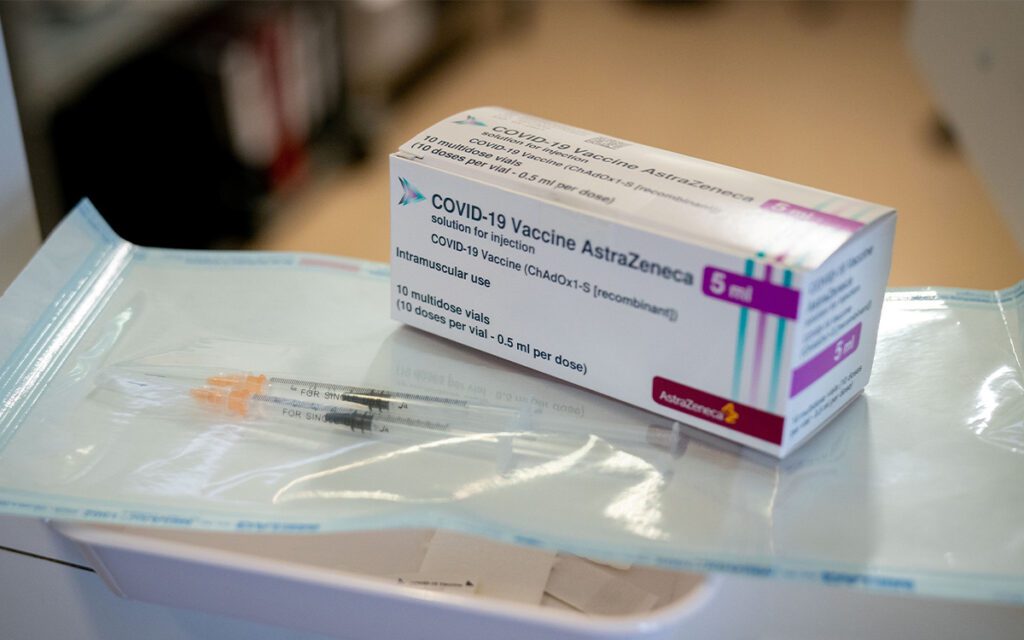 El domingo podrían llegar cerca de un millón de vacunas de AstraZeneca thumbnail