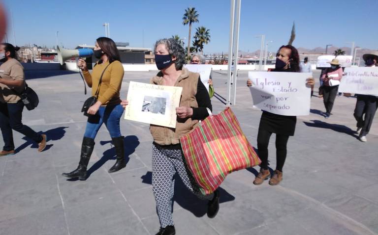 Manifestantes piden cárcel para sacerdote acusado de violación thumbnail