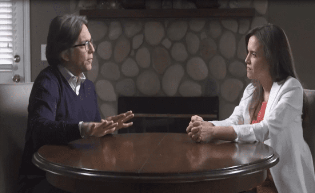 Divulgan video de Clara Luz Flores, candidata de Morena en Nuevo León, con Keith Raniere, de NXIVM thumbnail