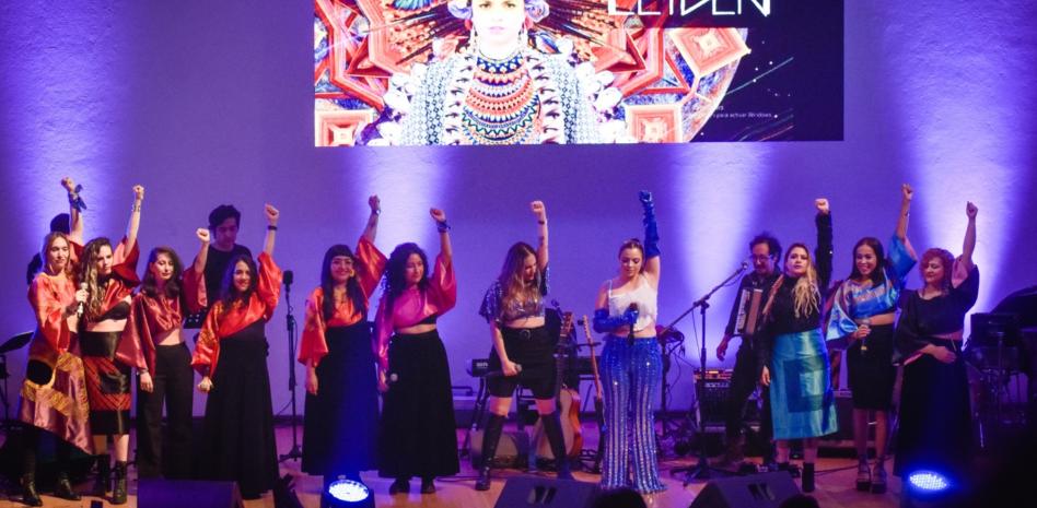 14.14.- Leiden celebró 10 años de carrera en el Pepsi Center y recordó que la música es una forma de revolución thumbnail