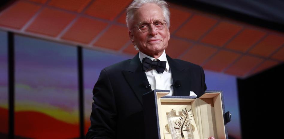 16.16.- Michael Douglas recibe la Palma de Honor-Cannes muestra que el cine puede superar las fronteras thumbnail