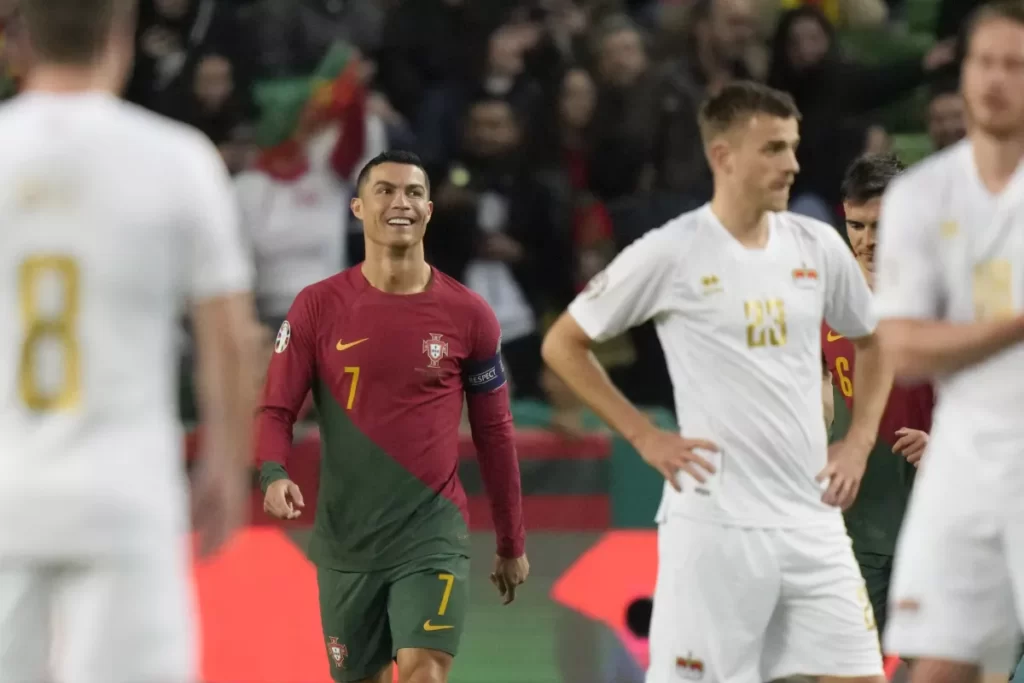 Cristiano fija récord de más partidos en triunfo de Portugal thumbnail