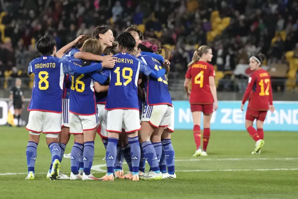 El contragolpe de Japón fulmina 4-0 a España y gana el Grupo C thumbnail