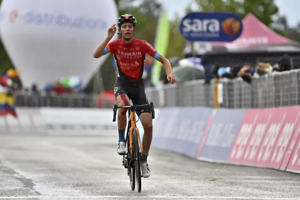 Fallece el ciclista suizo Gino Mäder por las lesiones sufridas durante una caída en el Tour de Suiza thumbnail
