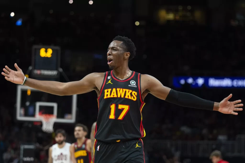 Hawks frenan a Mitchell y a Cavs; Bucks ganan división thumbnail