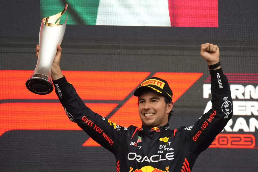 Pérez vence a Verstappen en Azerbaiyán, otro 1-2 de Red Bull thumbnail