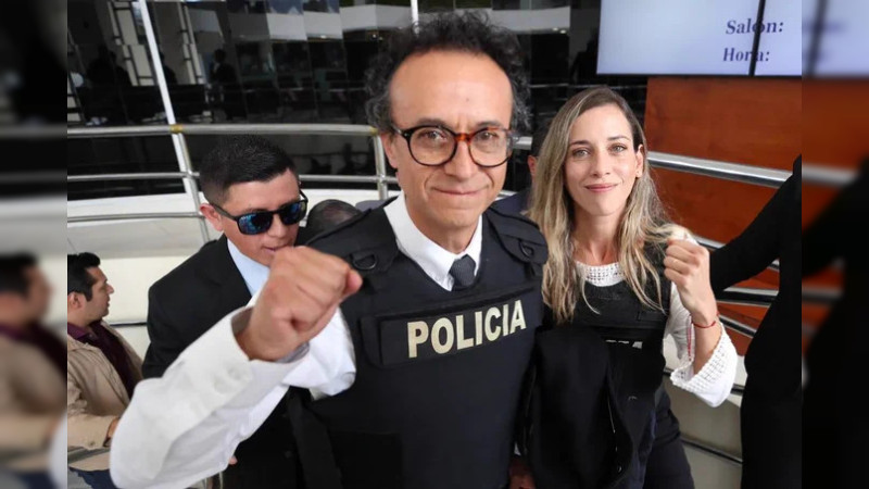 Periodista amigo de Villavicencio lo suple como candidato a la presidencia en Ecuador thumbnail