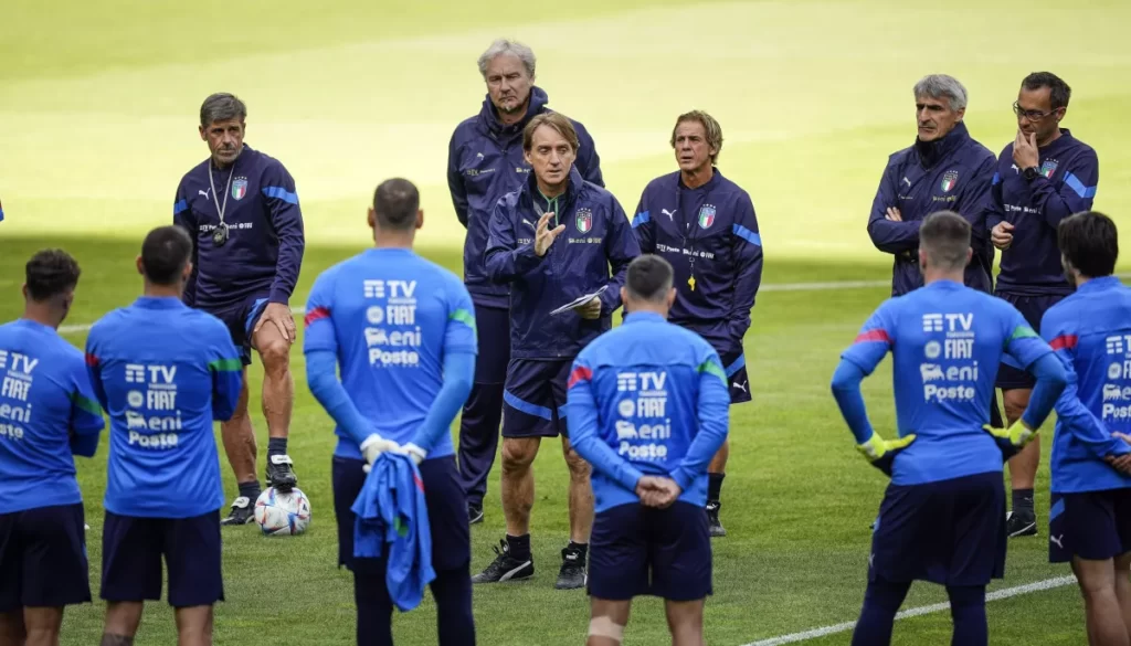 Roberto Mancini renuncia inesperadamente como técnico de Italia thumbnail