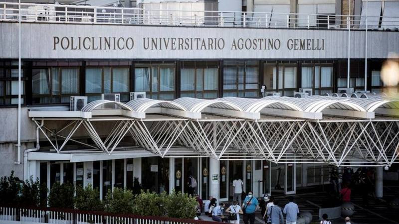 Urólogo se hace pasar por el presidente de Italia para obtener trabajo en un hospital thumbnail