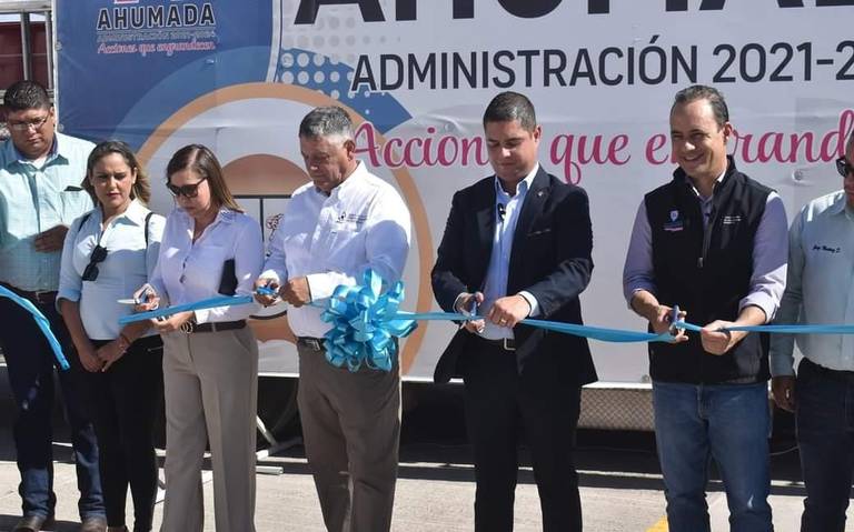 Alcalde entrega obra de pavimentación de 3 millones pesos thumbnail