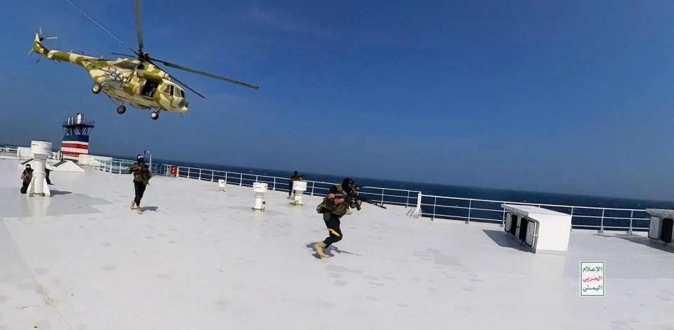Líder hutí visita a la tripulación del carguero secuestrado Son nuestros huéspedes thumbnail