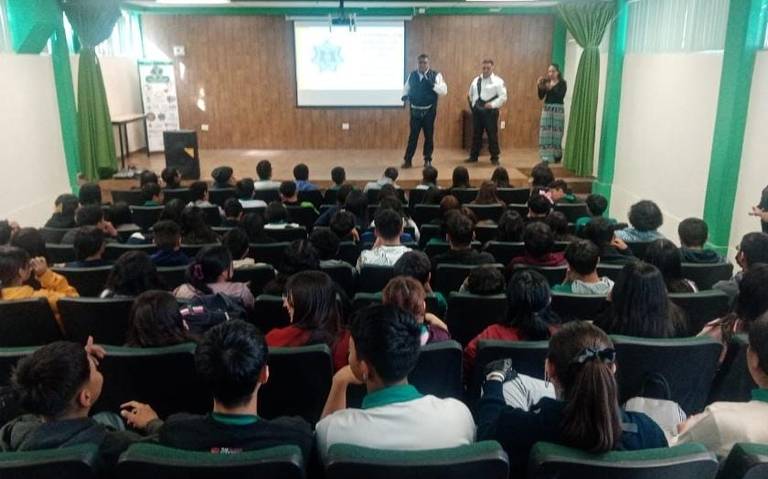 Seguridad Vial da platica a estudiantes de Cobach 11 thumbnail