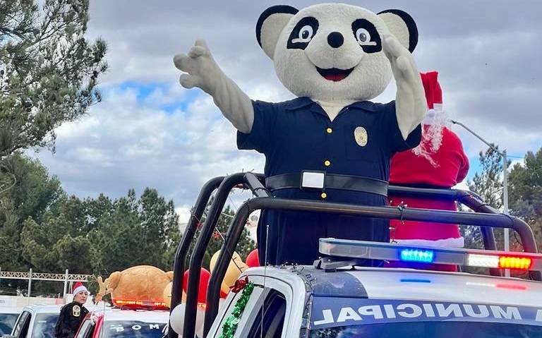 Esparce caravana de Policías y Bomberos felicidad con juguetes y dulces en hospitales thumbnail