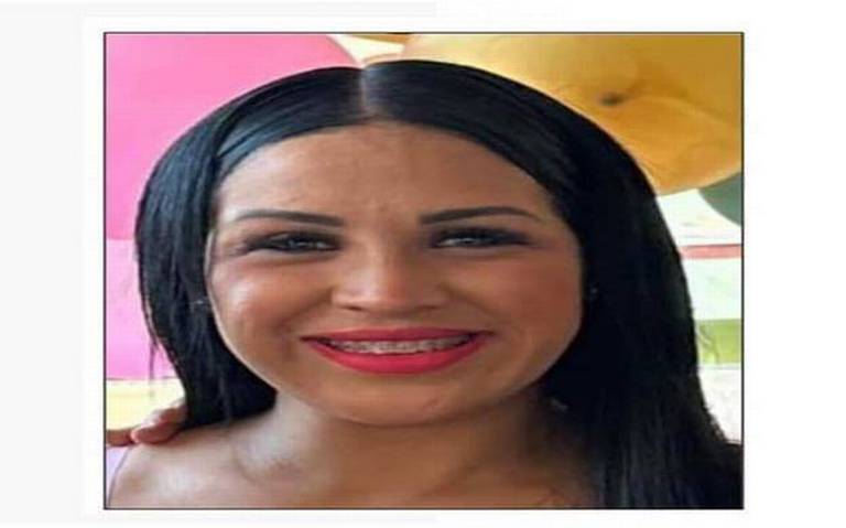 Familiares y amigos velan los restos de la activista Karina Rubio thumbnail