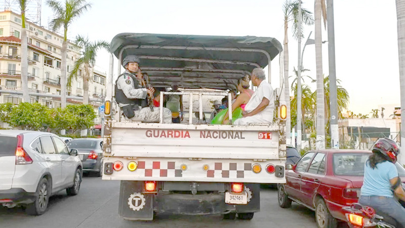 De manera paulatina reanuda actividades el transporte público en Acapulco tras amenazas thumbnail
