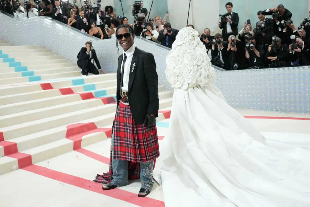 14st-metgala-explainer-01-cmfp-superjumbo-6fpPvJdpN thumbnail