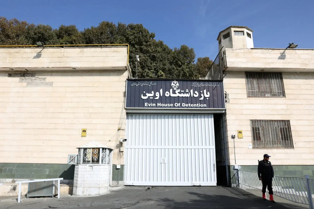 23israel-iran-evin-01-vqzm-superjumbo-Vw8vpllkE thumbnail