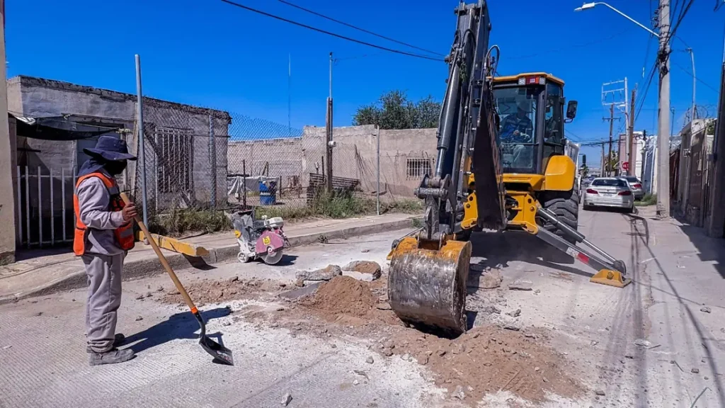 Avanza la JMAS en reparación de baches y mantenimiento de redes sanitarias en Juárez thumbnail
