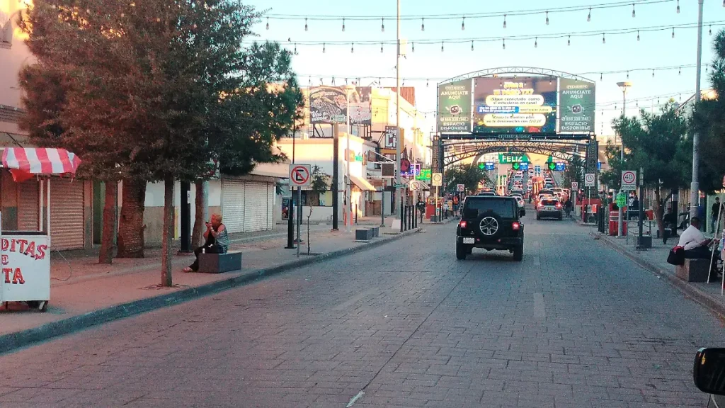 Puentes Internacionales registran espera de hasta una hora hacia El Paso, Texas thumbnail